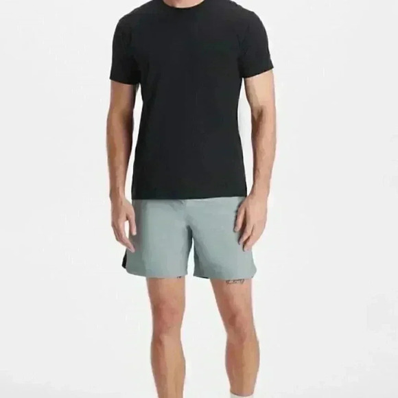 Fabletics 24-7 Tee Black - Picture 3 of 4